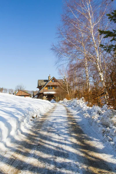 Berg huisje in de winter — Stockfoto