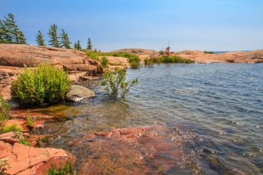 Kırmızı kaya granit oluşumu Gürcü Bay Killarney Provincial Park Ontario Kanada