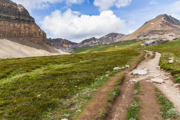 Rocky Mountainsview Cirque Peak Hiking Trail Helen Lake Banff National — Stock Photo, Image