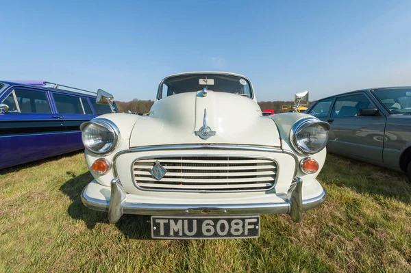 Vintage Morris Minor — kuvapankkivalokuva