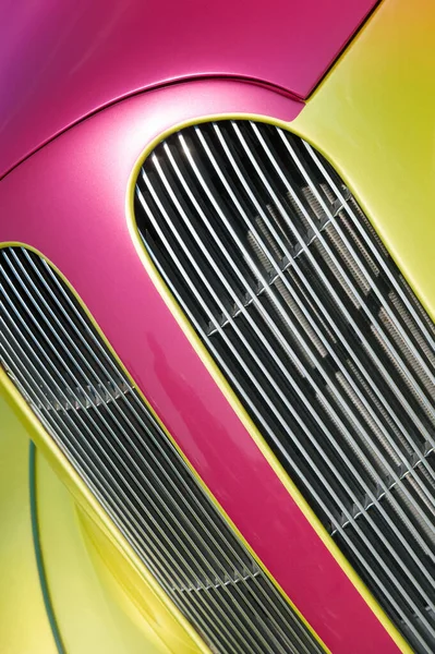 Пурпурные Известь Автомобильные Панели Решетки Двигателя Крупным Планом — стоковое фото
