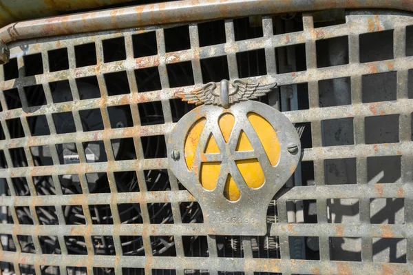 Знак Винтажная Автомобильная Ассоциация Ржавой Классической Машине Около 1960 Года — стоковое фото