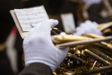 İsrail Ulusal Marşı oynarken müzisyenler