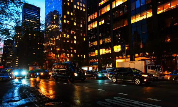 Straten van Manhattan bij nacht — Stockfoto