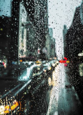 Yağmurlu akşamı New York şehrinin görünümü
