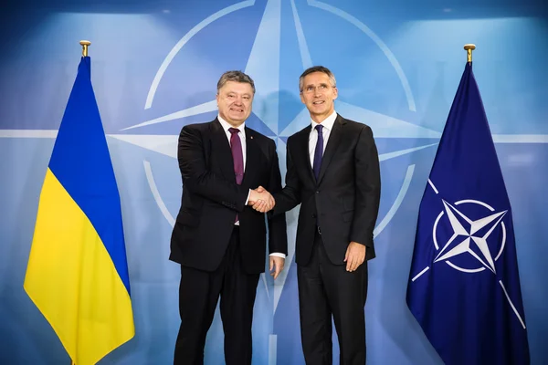 Генеральний секретар НАТО Йенс Столтенберг і президентом України — стокове фото