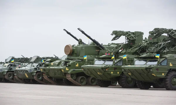 Zbraně a vojenské vybavení ozbrojených sil Ukrajiny — Stock fotografie