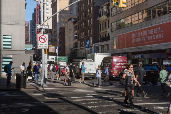 Nueva York y los neoyorquinos. Manhattan escena de la calle — Foto de Stock