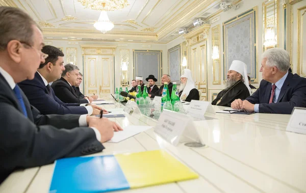 Petro Poroshenko και ο επικεφαλής των μεγάλων Ουκρανικά εκκλησίες — Φωτογραφία Αρχείου