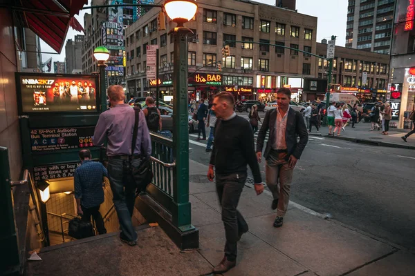 Entrada a la estación de metro de Nueva York —  Fotos de Stock