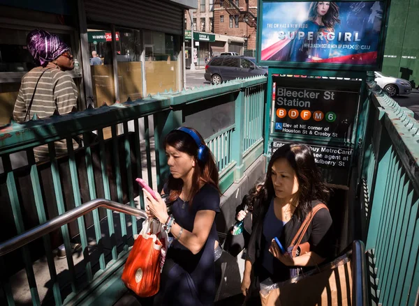 Nyc metro istasyonu girişi — Stok fotoğraf