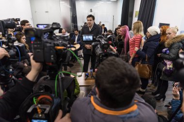 Mikhail Saakaşvili basın brifing üzerinde