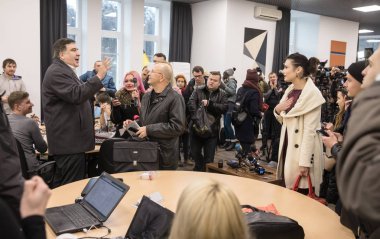 Mikhail Saakaşvili basın brifing üzerinde