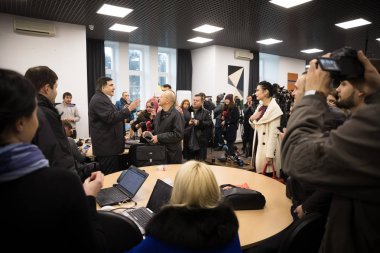 Mikhail Saakaşvili basın brifing üzerinde