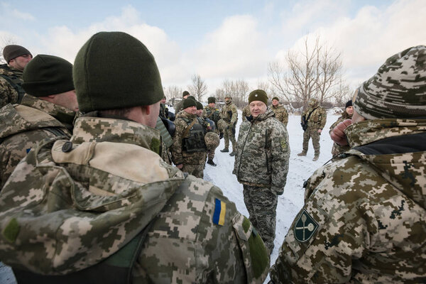 President of Ukraine Poroshenko inspected stronghold on frontlin