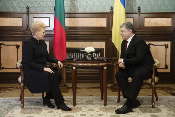 Petro Poroshenko and Dalia Grybauskaite — Stock Photo, Image