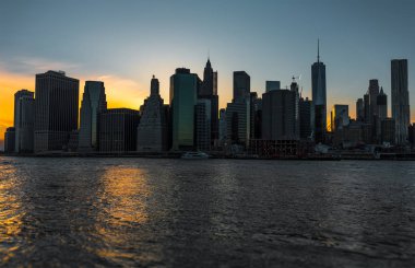 Manhattan siluetinin Panorama sunse sırasında