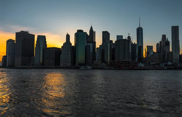 Panorama z Manhattan Skyline podczas sunse — Zdjęcie stockowe