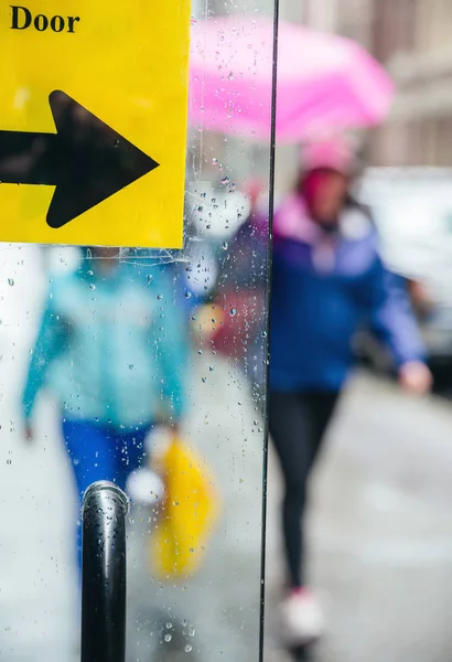 Scena offuscata della vita urbana — Foto Stock