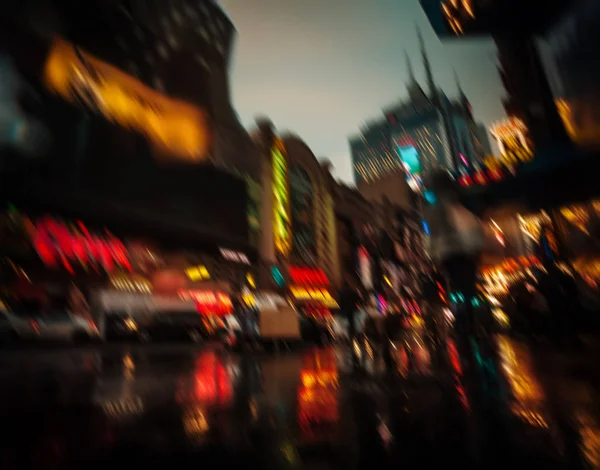 NYC straten na regen met reflecties op nat asfalt — Stockfoto