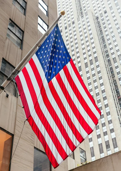 Bandera americana en el Rockefeller Center —  Fotos de Stock