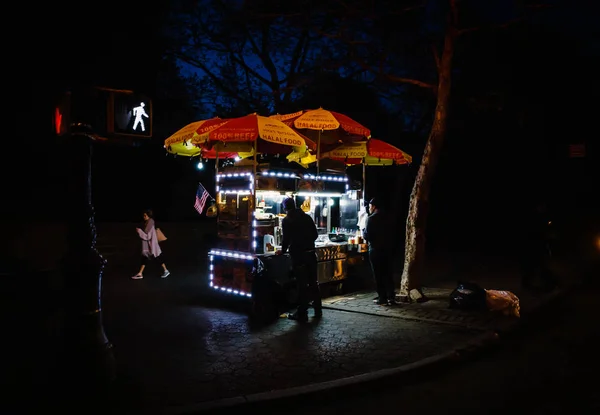 Fast food cart in New York City — Stock Photo, Image