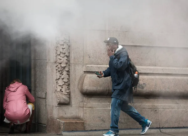 Dampf aus dem Straßenuntergrund in Nyc — Stockfoto