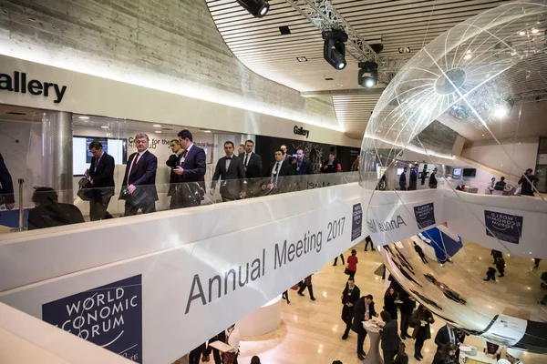 Moments de travail lors du Forum économique mondial de Davos — Photo