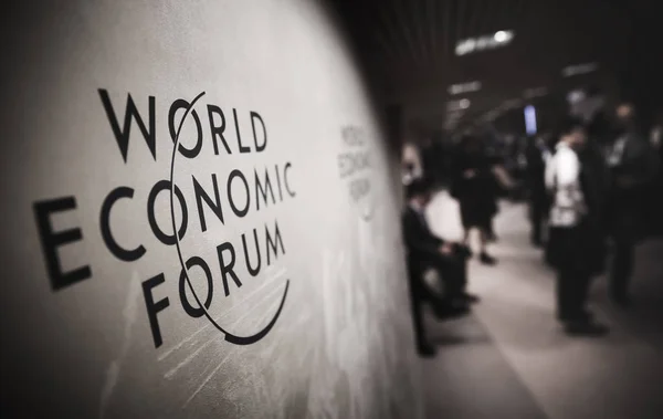 Emblema do Fórum Econômico Mundial em Davos — Fotografia de Stock