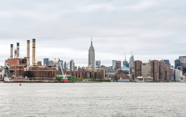 Vista del horizonte de Midtown Manhattan con Empire State Building —  Fotos de Stock