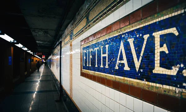 フィフス アベニューの地下鉄駅 — ストック写真