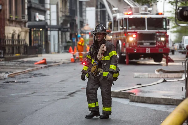 Департамент пожарной охраны города Нью-Йорка (FDNY) ) — стоковое фото