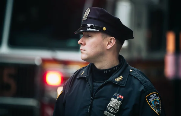 Polizia di New York Ufficiale di polizia a New York — Foto Stock