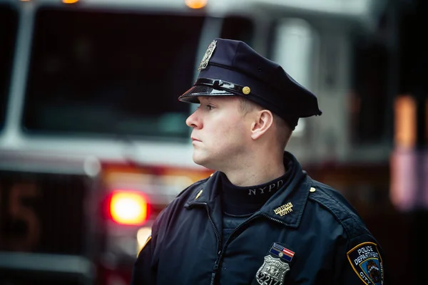 Polizia di New York Ufficiale di polizia a New York — Foto Stock