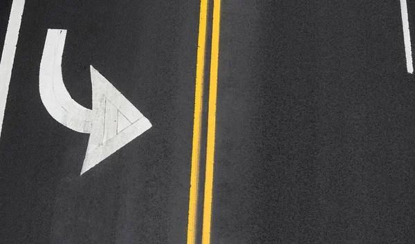 Road markings on asphalt on the street of Manhattan — Stock Photo, Image