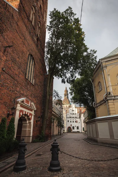 Architettura della vecchia Riga la mattina presto — Foto Stock