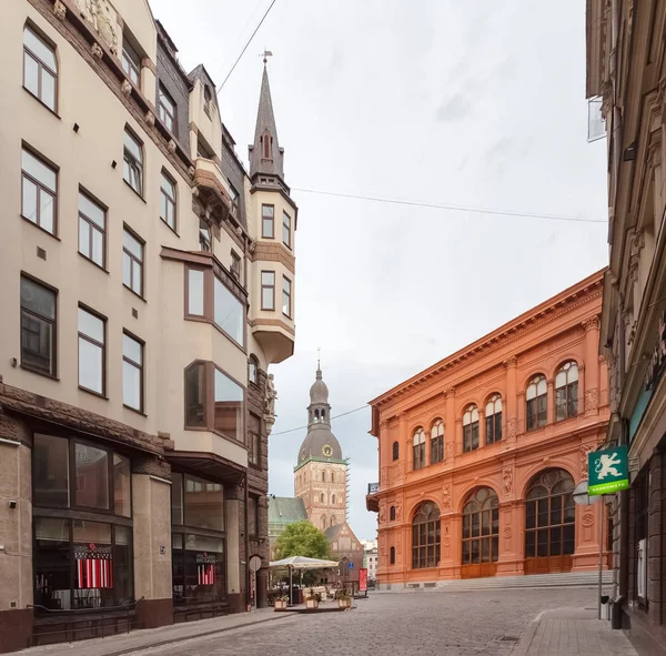 Αρχιτεκτονική της παλιάς Ρίγα νωρίς το πρωί — Φωτογραφία Αρχείου