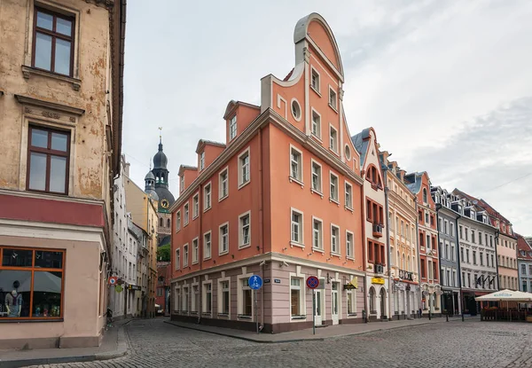 Architecture of old Riga early in the morning — Stock Photo, Image