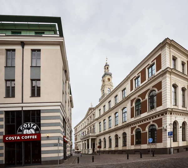 Arquitectura de la antigua Riga temprano en la mañana — Foto de Stock