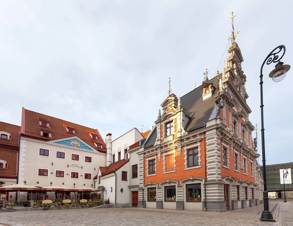 Architectuur van het oude Riga vroeg in de ochtend — Stockfoto