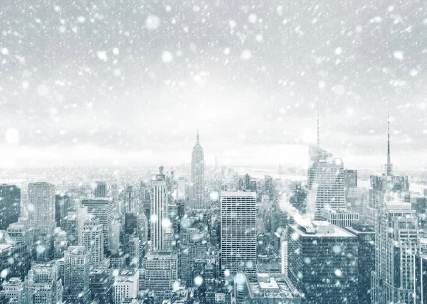 New York City skyline pendant une tempête de neige — Photo