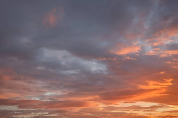 Dramatisk solnedgång himmel — Stockfoto