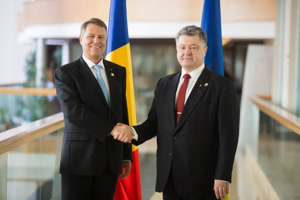 Petro Poroshenko and Klaus Johannis — Stock Photo, Image