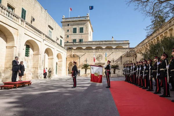 Petro Poroszenko podczas spotkania z Marie Louise Coleiro Preca — Zdjęcie stockowe