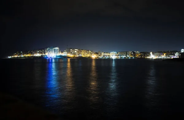 Bahía de San Julián por la noche, Malta — Foto de Stock