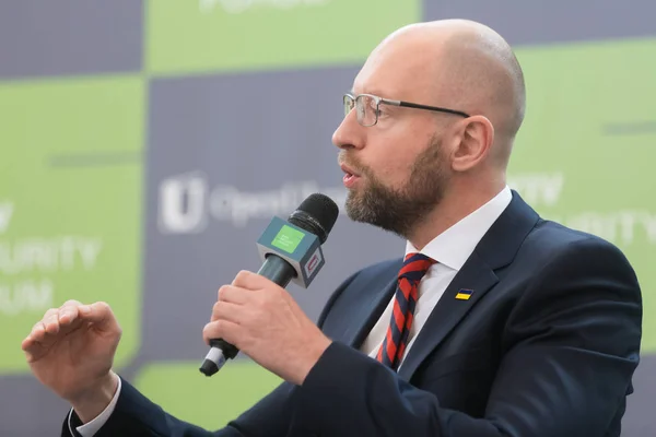 Arseniy Yatsenyuk durante o X Fórum de Segurança de Kiev — Fotografia de Stock