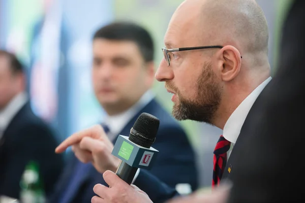 Arseniy Yatsenyuk durante el 10º Foro de Seguridad de Kiev — Foto de Stock