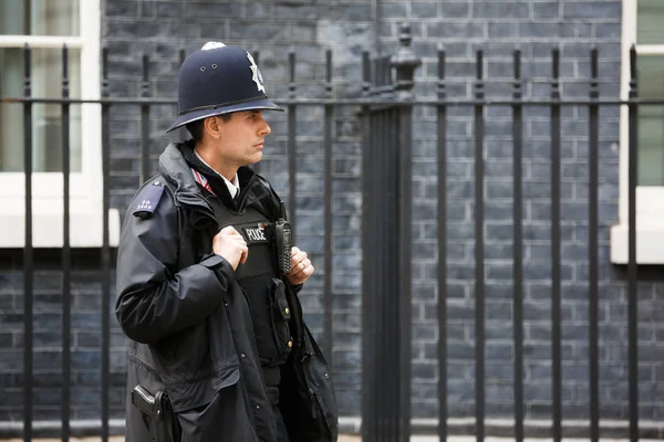 Metropolitan Policewoman on duty in London — Stock Photo, Image