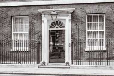 Giriş kapısı 10 Downing Street Londra