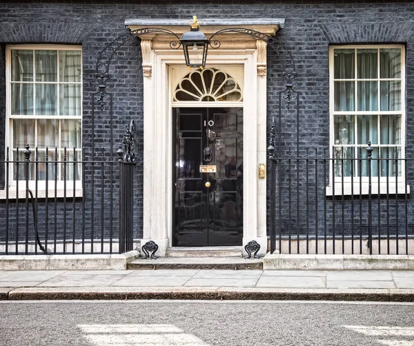 Ingången till 10 Downing Street i London — Stockfoto